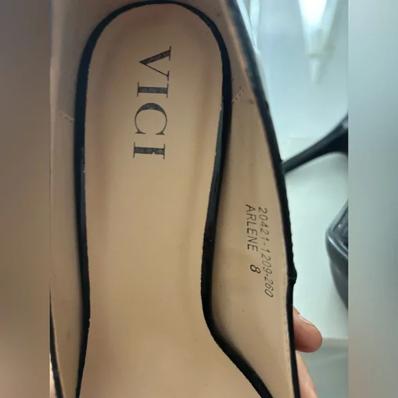 Black leather size 8 pumps - Picture 6 of 6